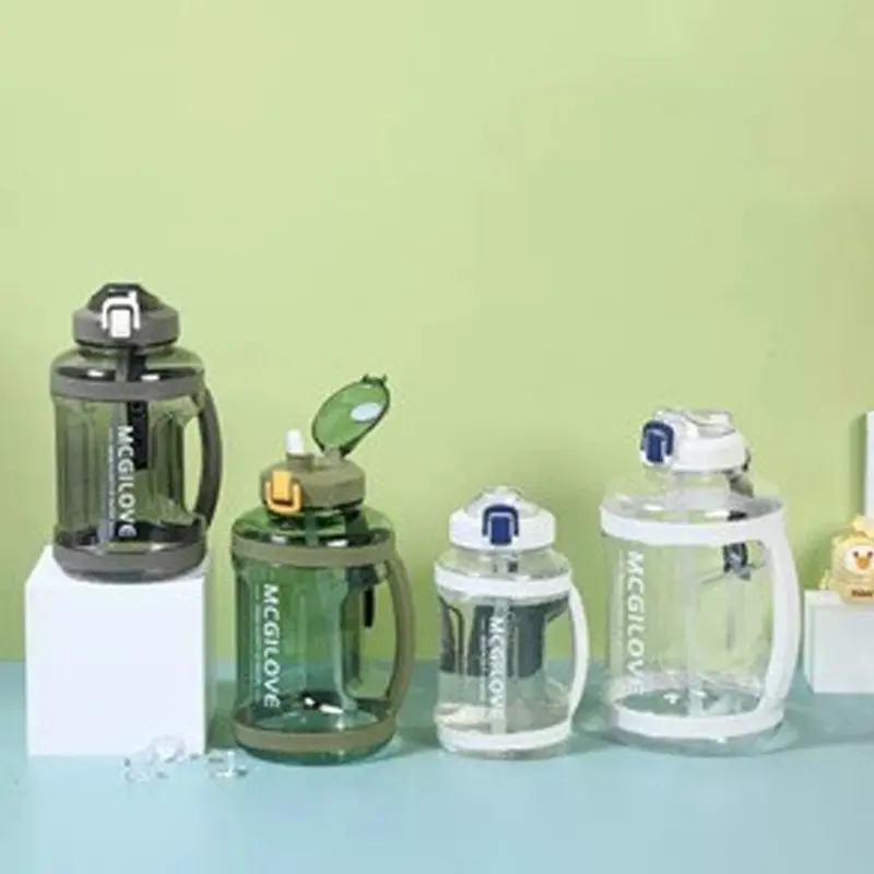 (Net) Plastic Sport Bottles With Straw 1600 MLGreen